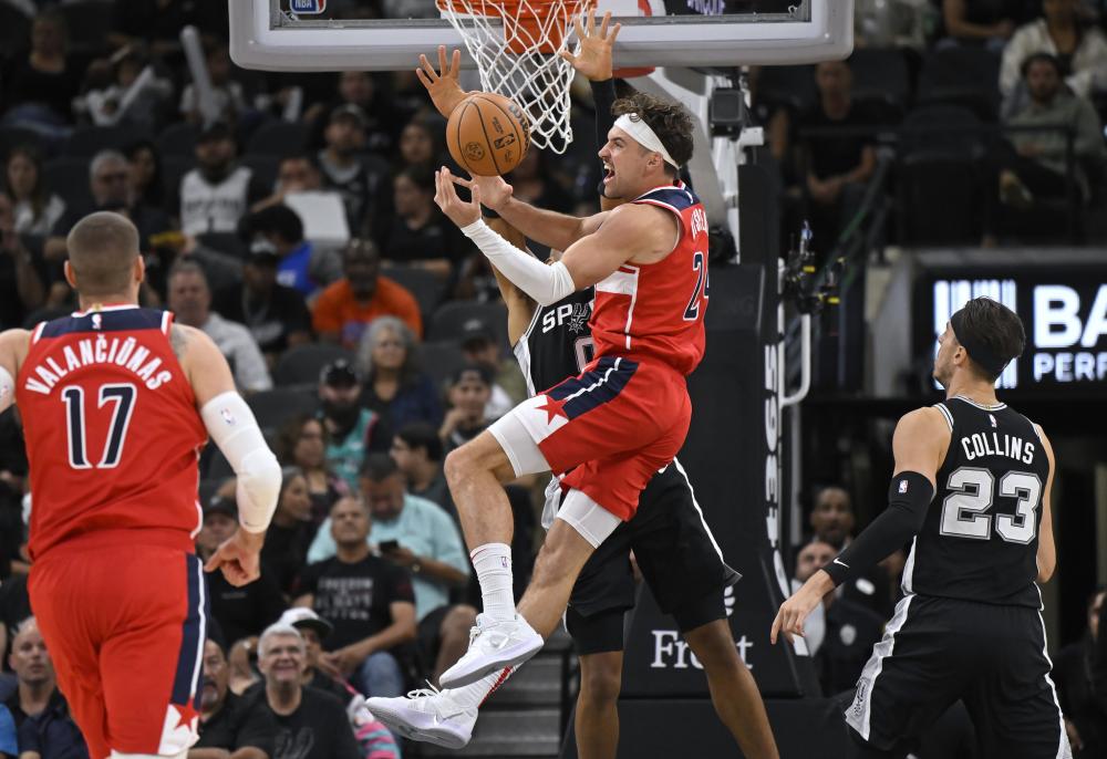 他在每场比 他在每场比