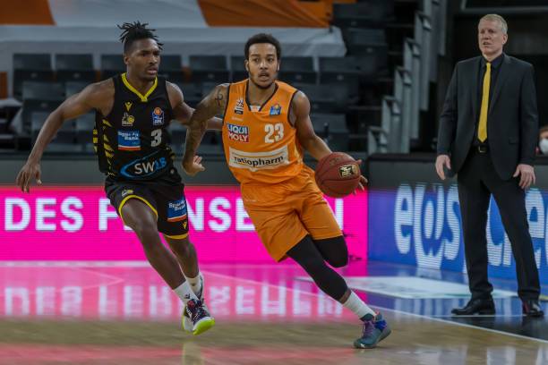 巴雷拉在场 巴雷拉在场